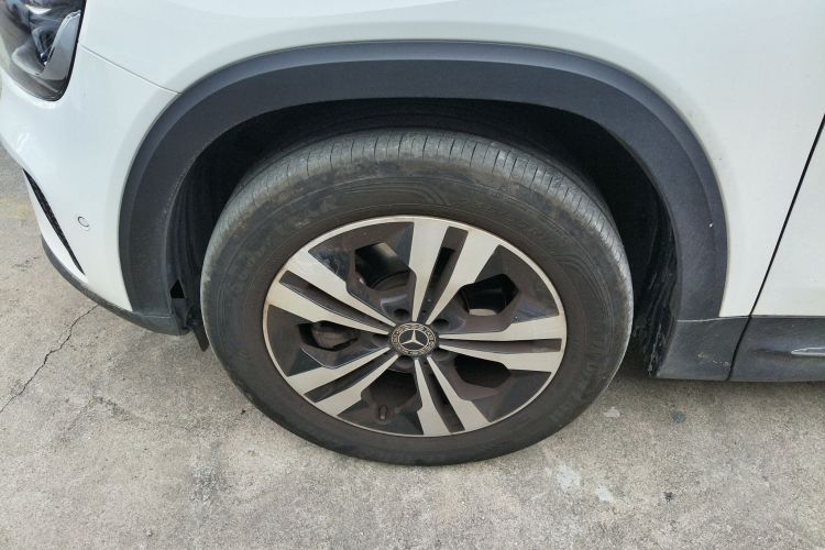 奔驰GLB 2024款 GLB 200 动感型车身外观6007