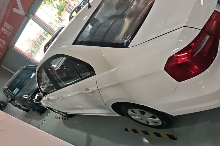 大众 捷达 2013款 1.6L 自动时尚型车身外观4