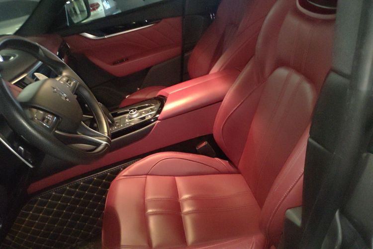 玛莎拉蒂 Levante 2022款 3.0T Modena中控内饰19