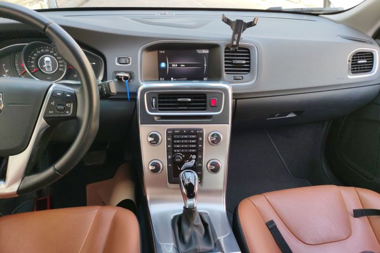 沃尔沃S60 2019款 S60L 改款 T5 智进进阶版中控内饰16