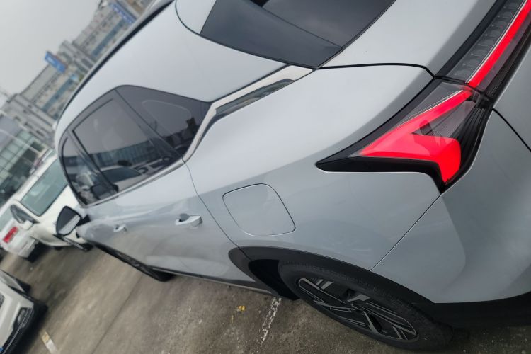 五菱汽车 五菱星光S 2024款 130km 旗舰型车身外观4