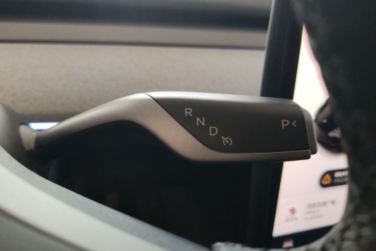 特斯拉 Model Y 2023款 长续航全轮驱动版中控内饰18