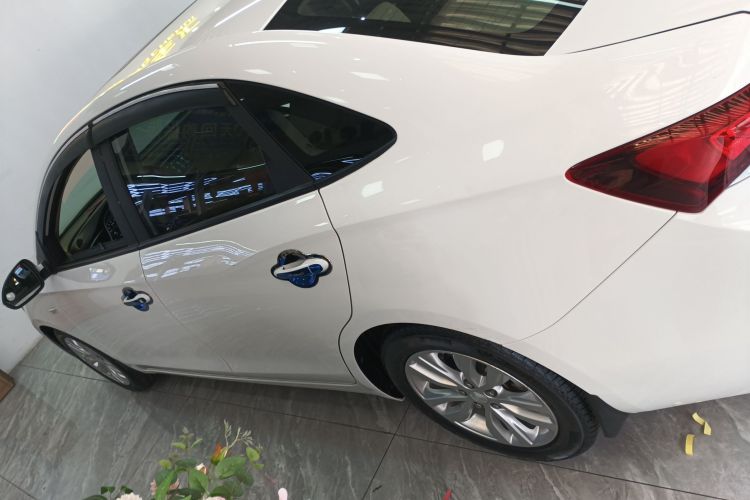 别克 英朗 2019款 15T 双离合互联精英型 国VI车身外观4