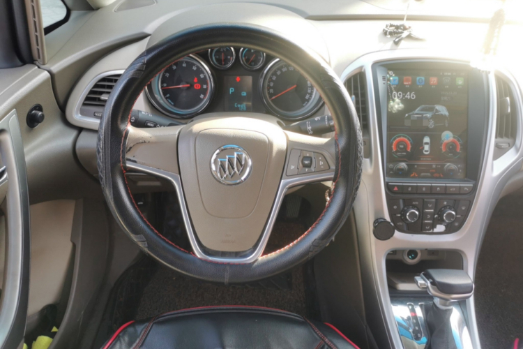 别克 英朗 2013款 GT 1.6L 自动时尚版中控内饰13