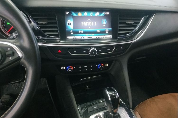 别克 君威 2019款 20T 精英型 国VI中控内饰16