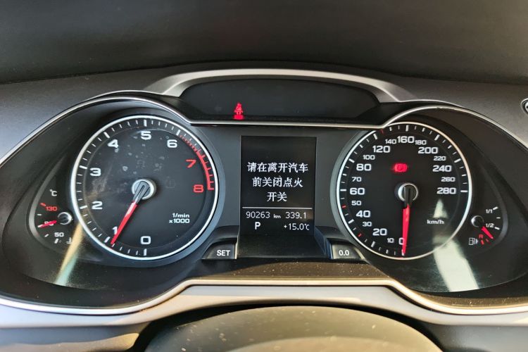 奥迪A4L 2015款 35 TFSI 自动标准型中控内饰14