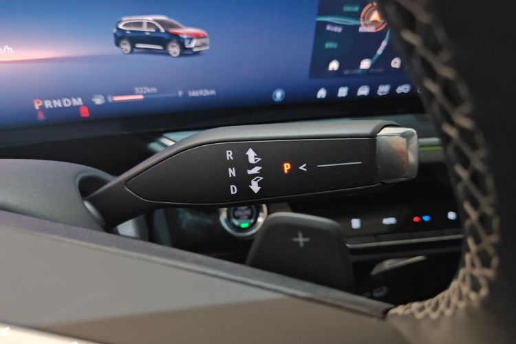 别克 2025款 昂科威Plus 28T 两驱白金版中控内饰18