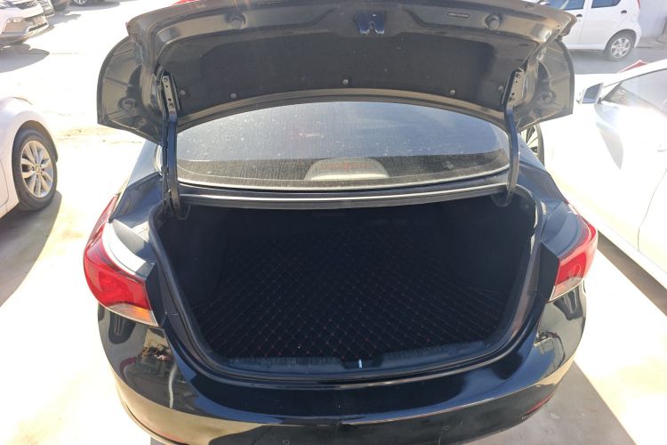 现代 朗动 2016款 1.6L 自动尊贵型机舱底盘23