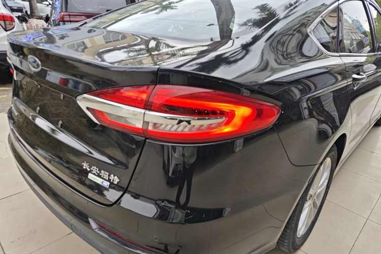 福特 蒙迪欧 2020款 EcoBoost 180 时尚型车身外观9