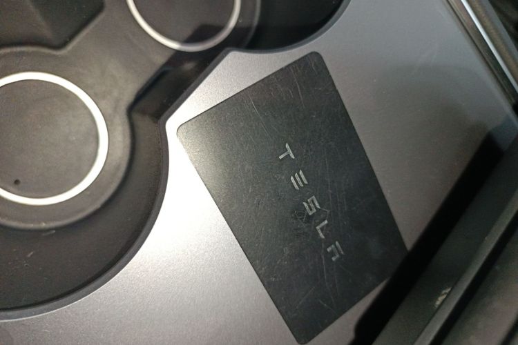 特斯拉 Model Y 2022款 改款 长续航全轮驱动版中控内饰11