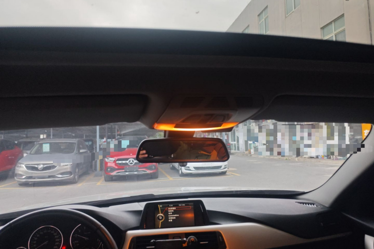 宝马3系 2013款 316i 进取型局部细节22