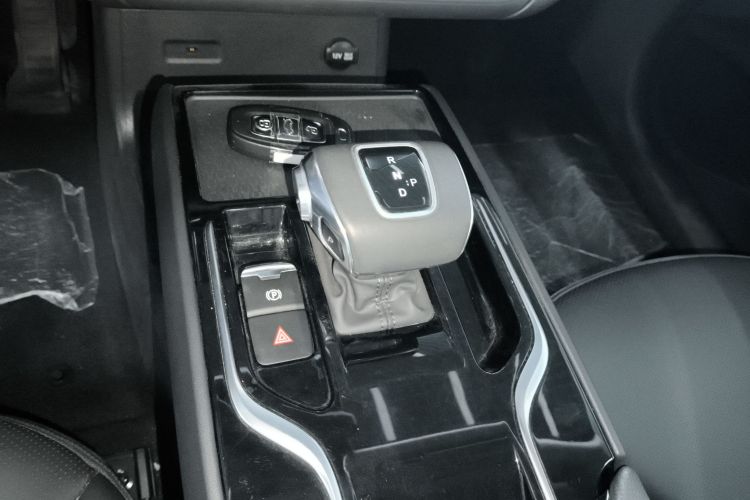 红旗E-QM5 2023款 改款 基础出行版中控内饰18