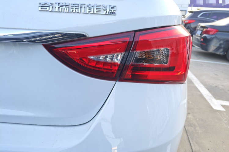 奇瑞新能源 艾瑞泽e 2024款 455km 出行版车身外观9