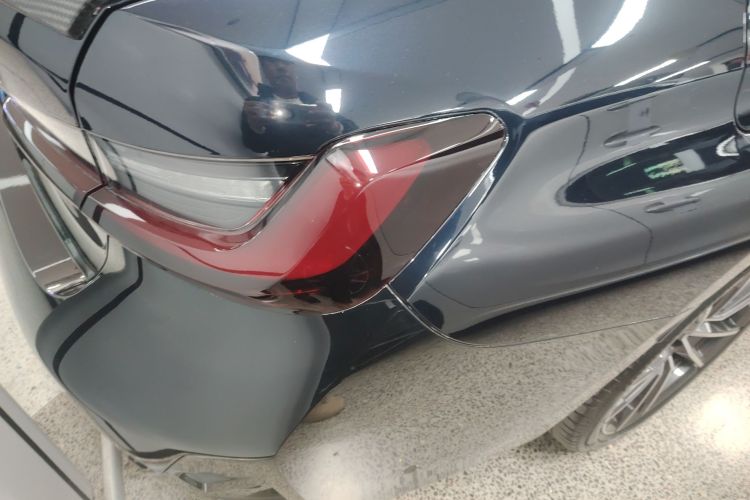 宝马3系 2023款 325Li M运动套装车身外观9