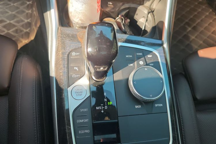 宝马3系 2022款 325Li M运动套装中控内饰18