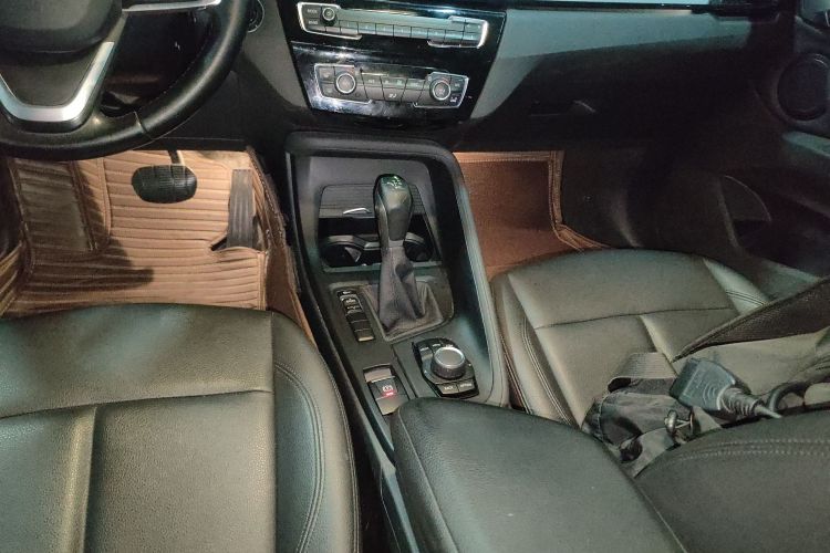 宝马X1 2019款 sDrive20Li 领先型中控内饰18