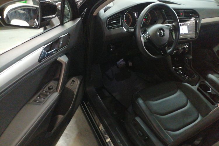 大众 途观L 2019款 改款 330TSI 自动两驱智动豪华版 国VI中控内饰20