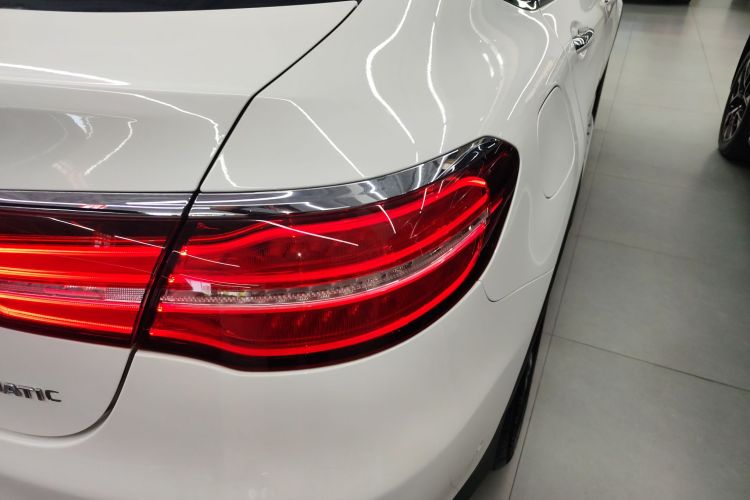 奔驰GLC轿跑 2019款 改款 GLC 260 4MATIC 轿跑SUV车身外观6006