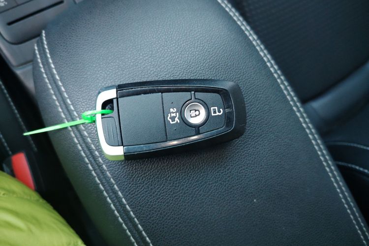 福特 福克斯 2020款 三厢 EcoBoost 180 自动锋潮型中控内饰11