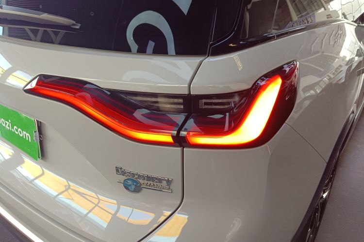 蔚来ES8 2020款 580KM 签名版 六座版车身外观9