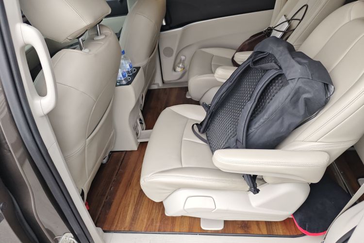 别克GL8 2022款 陆上公务舱 652T 舒适型中控内饰21