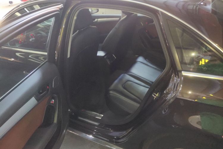 奥迪A4L 2015款 35 TFSI 自动标准型中控内饰21