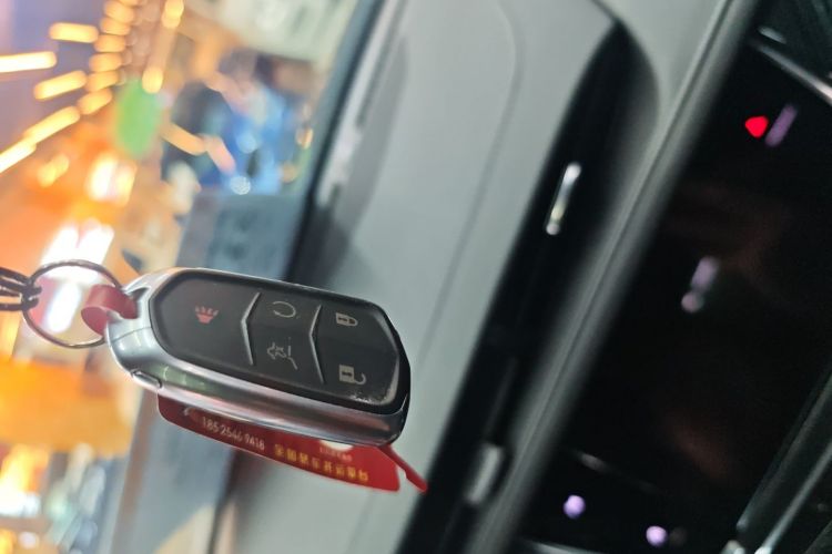 凯迪拉克XT6 2022款 2.0T 六座四驱豪华型标准版中控内饰11