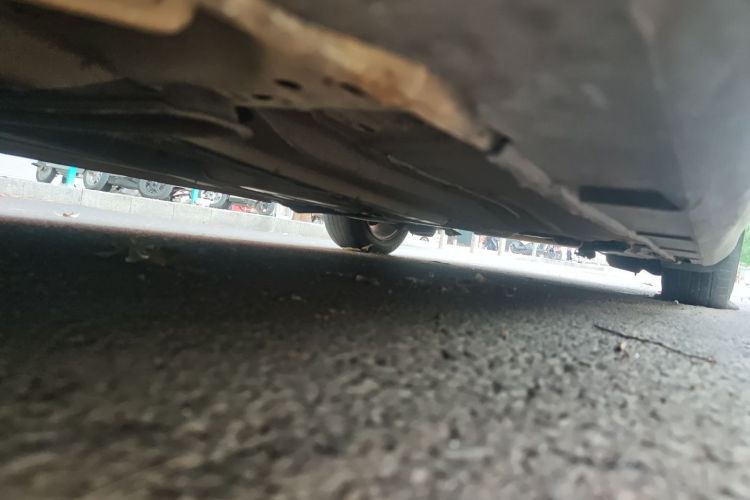 福特 福克斯 2012款 三厢 1.6L 自动风尚型局部细节9004