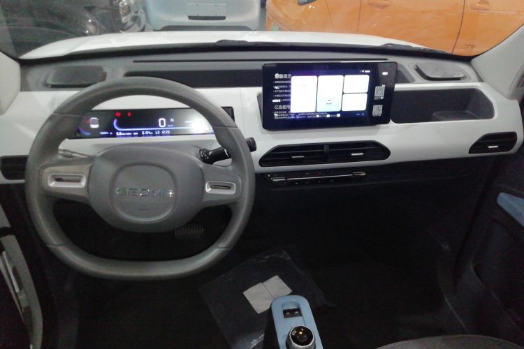 吉利银河 2024款 熊猫mini 200km 耐力熊中控内饰12