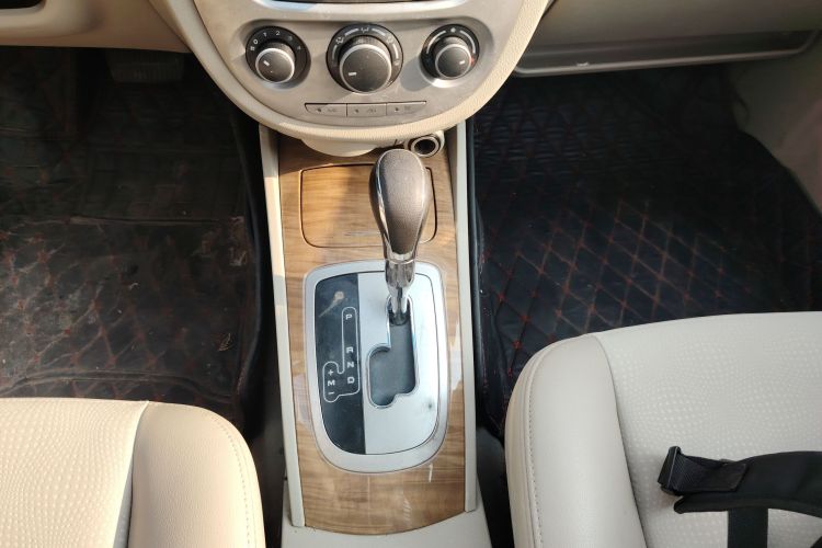 别克 凯越 2015款 1.5L 自动经典型中控内饰18