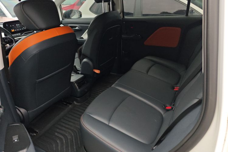 奔腾NAT 2023款 PRO 舒享出行加长版 425km中控内饰21