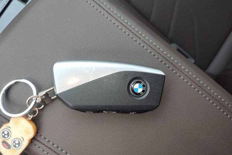 宝马iX1 2023款 eDrive25L M运动套装中控内饰7001