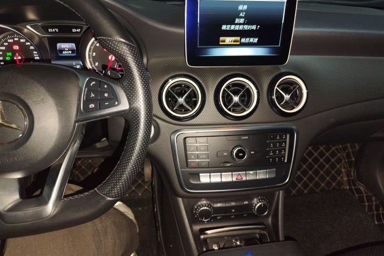 奔驰GLA 2019款 GLA 200 动感型中控内饰16