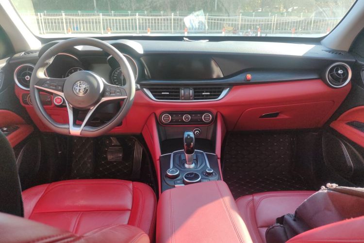 阿尔法·罗密欧 Stelvio斯坦维 2017款 2.0T 200HP 豪华版中控内饰7002