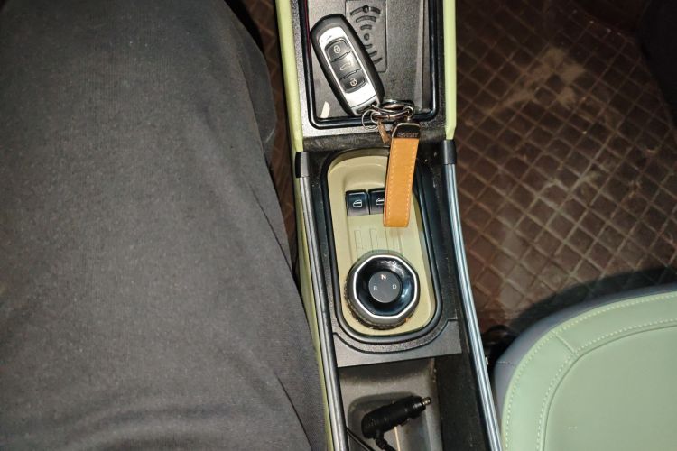 吉利银河 2024款 200km 熊猫骑士中控内饰18