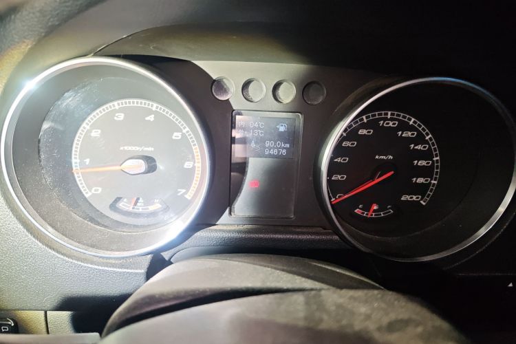 北京越野 北京BJ40 2016款 40L 2.0T 手动四驱尊贵版中控内饰15