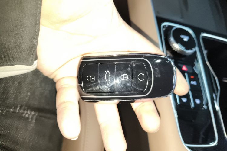 奇瑞 瑞虎8 L 2024款 2.0T 两驱尊贵版 5座中控内饰7001