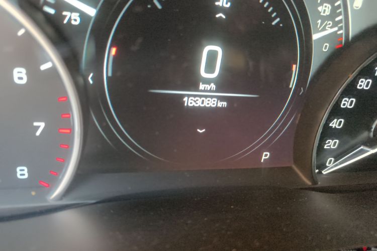 凯迪拉克XT5 2018款 28T 四驱豪华型中控内饰15