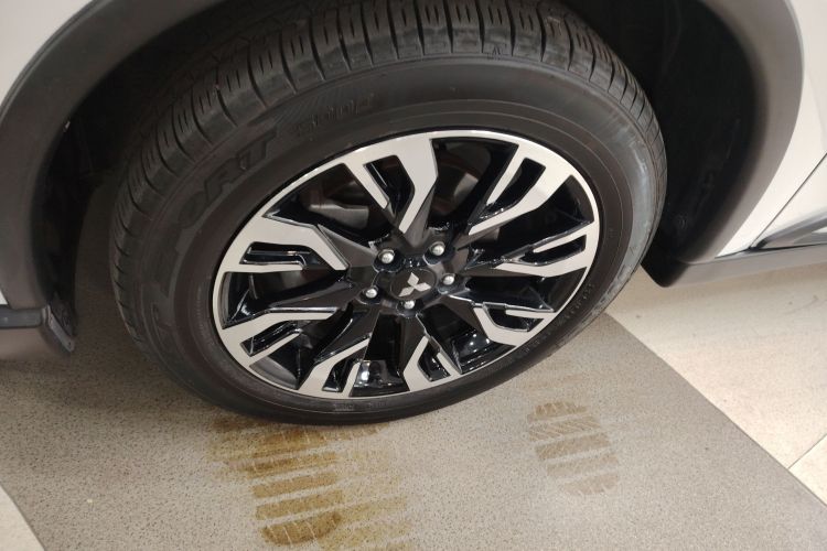 三菱 欧蓝德 2019款 2.4L 四驱致享版 5座 国VI车身外观6007