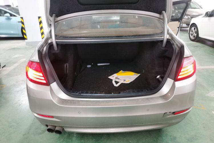 宝马5系 2014款 520Li 典雅型机舱底盘23
