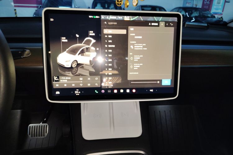 特斯拉 Model Y 2022款 长续航全轮驱动版中控内饰16