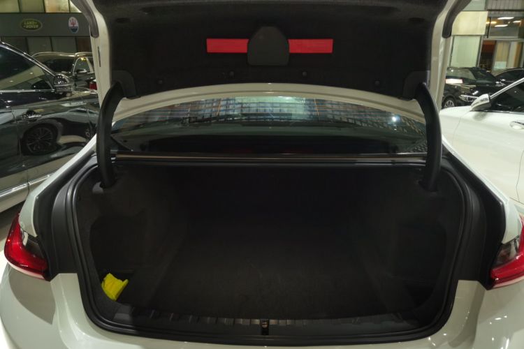 宝马3系 2020款 325Li 首发版机舱底盘23