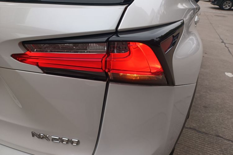 雷克萨斯NX 2015款 200 全驱 锋尚版车身外观9