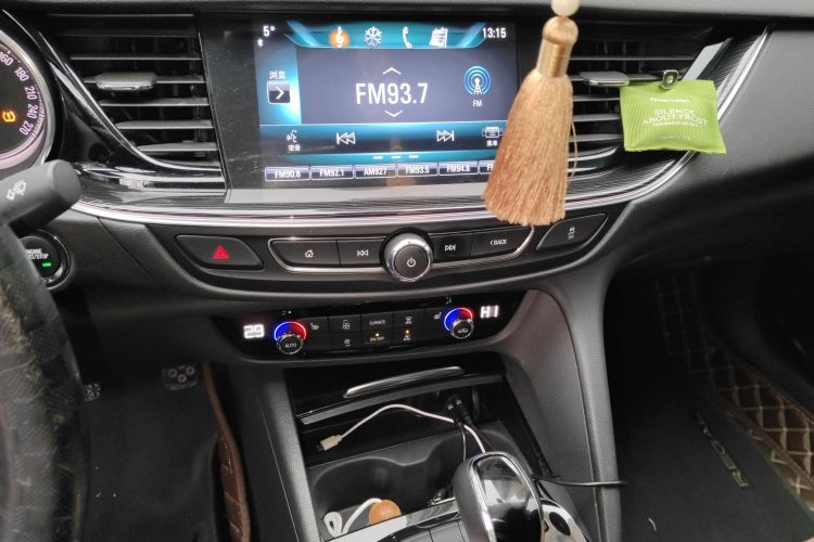 别克 君威 2017款 20T 豪华型中控内饰16