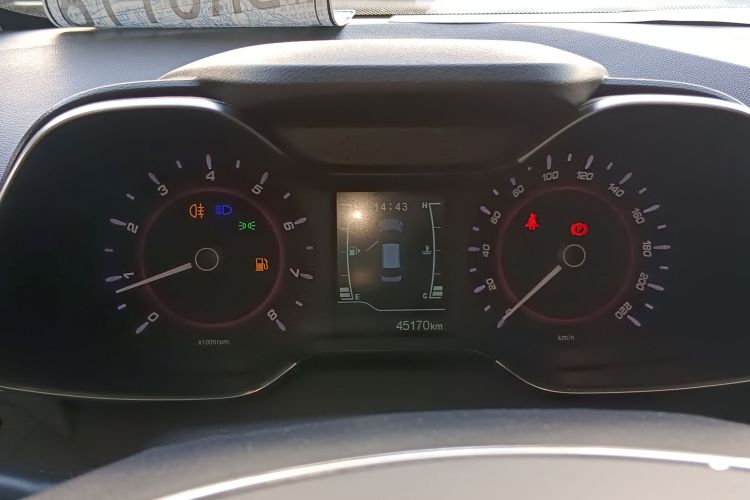 奇瑞 艾瑞泽5 2017款 1.5L 手动时尚版中控内饰14