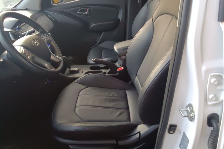 北京现代ix35 2015款 2.0L 自动两驱智能型 国IV中控内饰19