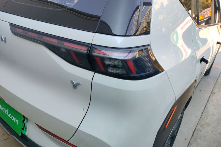 埃安 AION Y 2022款 70 智领版 磷酸铁锂车身外观9