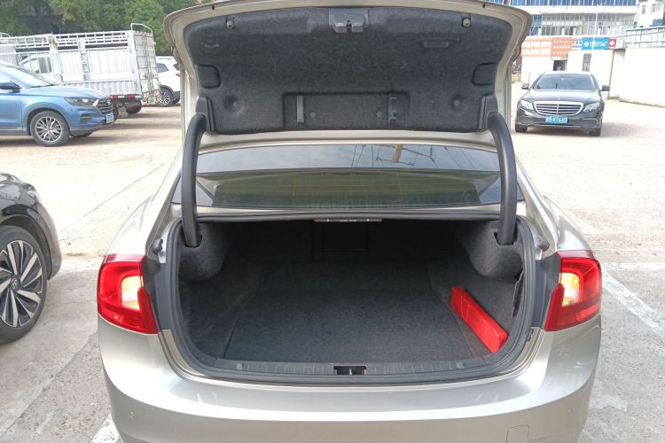 沃尔沃S60 2015款 S60L 2.0T 智行版机舱底盘23