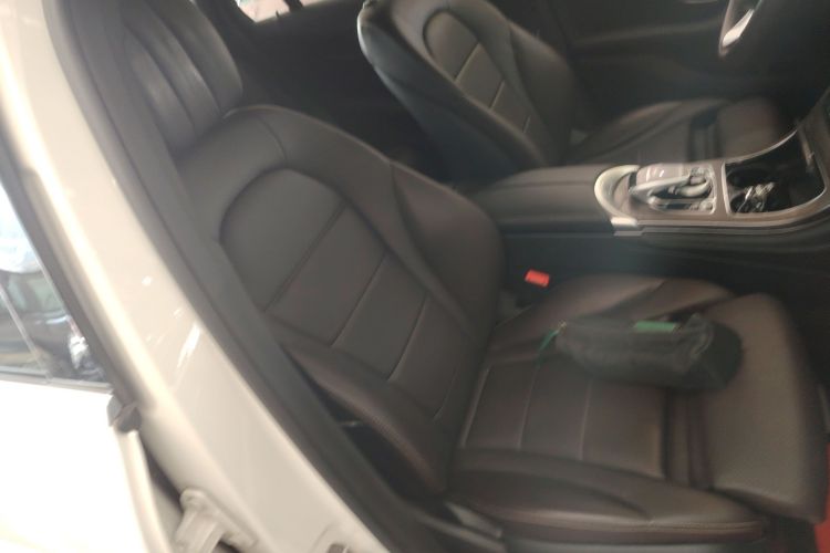 奔驰GLC 2018款 GLC 300 4MATIC 动感型局部细节41