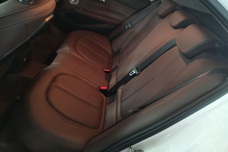 宝马1系 2021款 120i M运动曜夜版中控内饰21